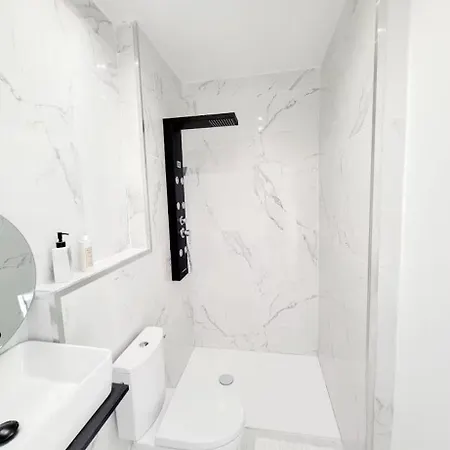 Climatise Avec Terrasse Et Parking Apartman *